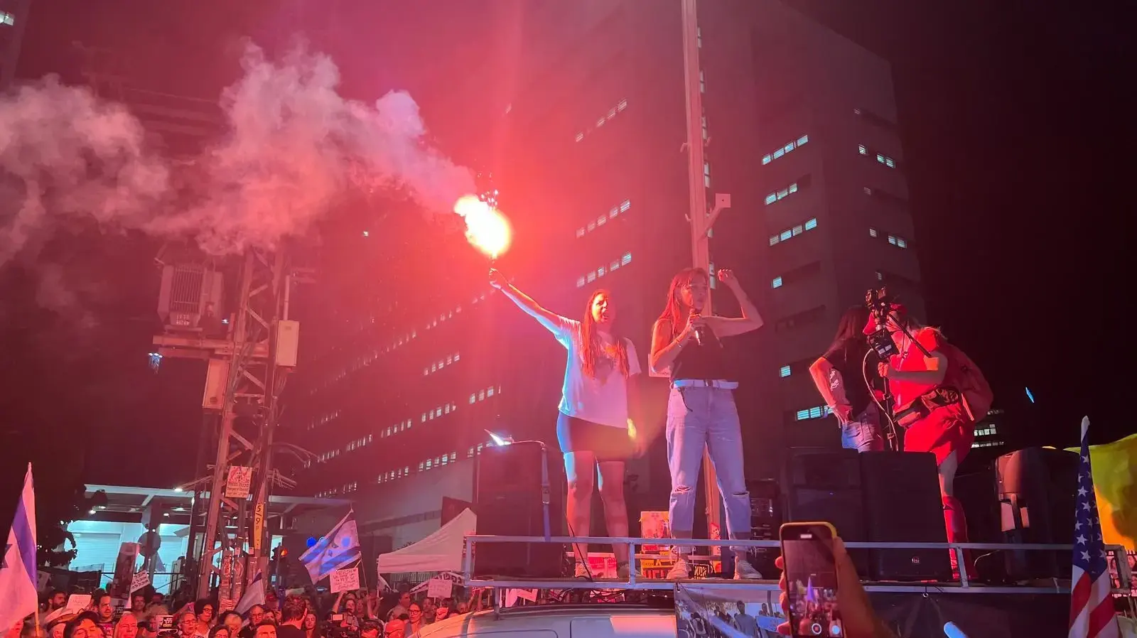 הפגנות ענק בשער בגין בקריאה לעסקה לשחרור החטופים 03 בספטמבר 2024
הפגנות ענק בשער בגין בקריאה לעסקה לשחרור החטופים 03 בספטמבר 2024
