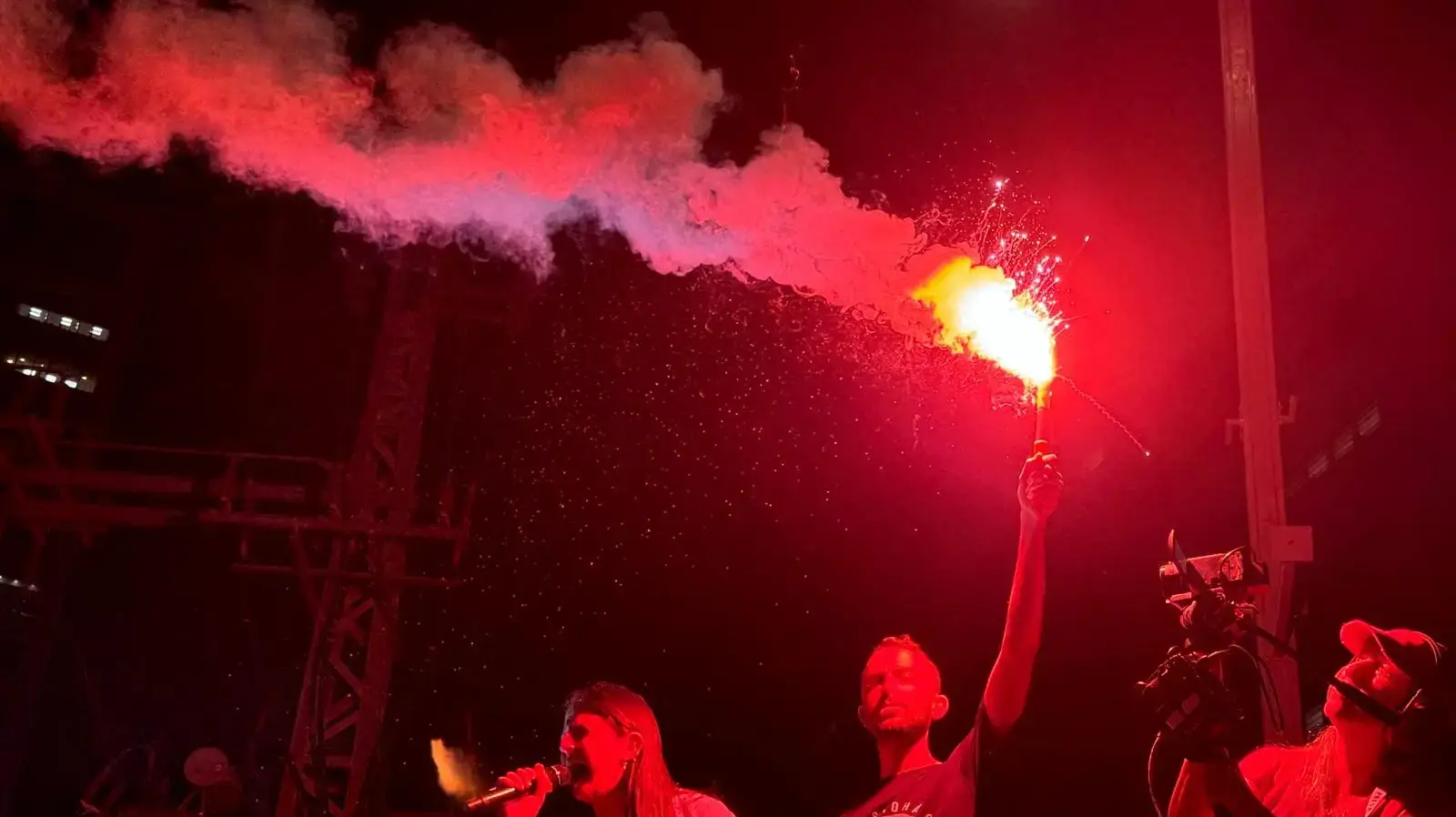 בתו של החטוף אוהד בן עמי. הפגנות ענק בשער בגין בקריאה לעסקה לשחרור החטופים 03 בספטמבר 2024
בתו של החטוף אוהד בן עמי. הפגנות ענק בשער בגין בקריאה לעסקה לשחרור החטופים 03 בספטמבר 2024
