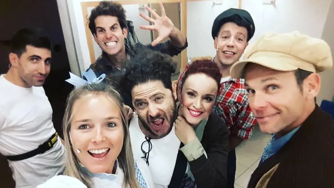 שחקניות ושחקני המחזמר "הקוסם מארץ עוץ" של תיאטרון השעה הישראלי לפני השינוי בקאסט שחקניות ושחקני המחזמר "הקוסם מארץ עוץ" של תיאטרון השעה הישראלי לפני השינוי בקאסט