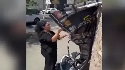 השופטת בדימוס שרה חביב תולשת את השלט שתלו פורום גבורה