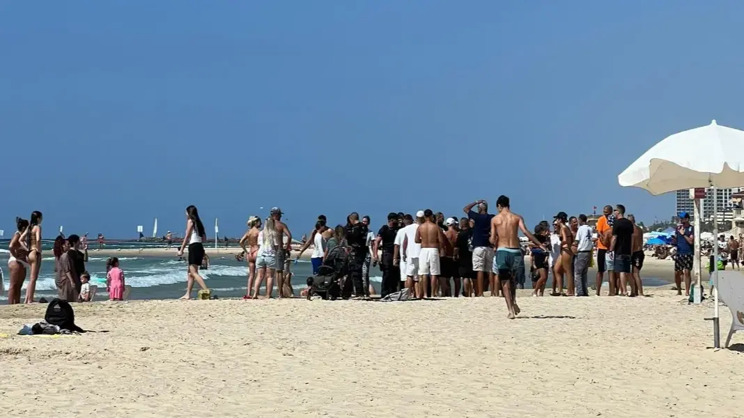 השר לביטחון לאומי איתמר בן גביר בחוף הים בתל אביב
6 בספטמבר 2024 השר לביטחון לאומי איתמר בן גביר בחוף הים בתל אביב
6 בספטמבר 2024