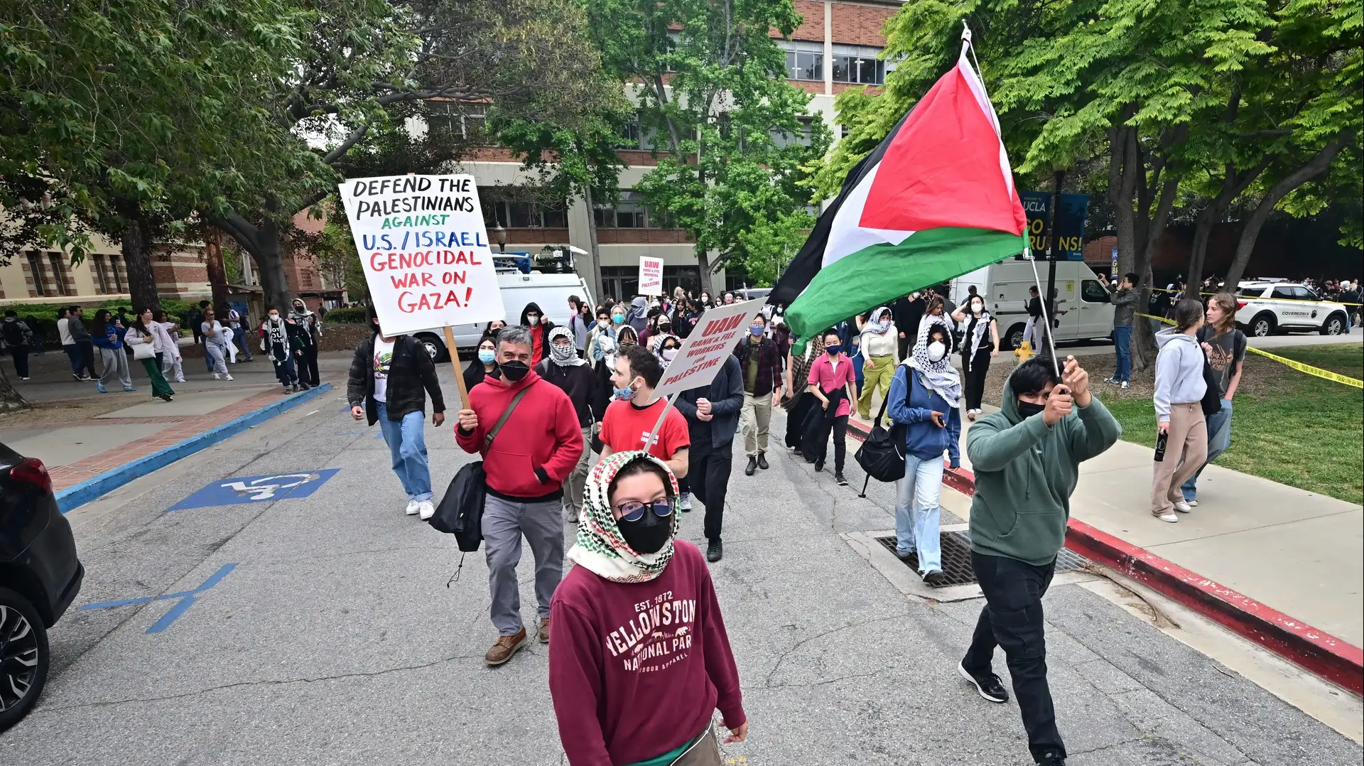 הפגנה פרו פלסטינית באוניברסיטת בראון הפגנה פרו פלסטינית באוניברסיטת בראון