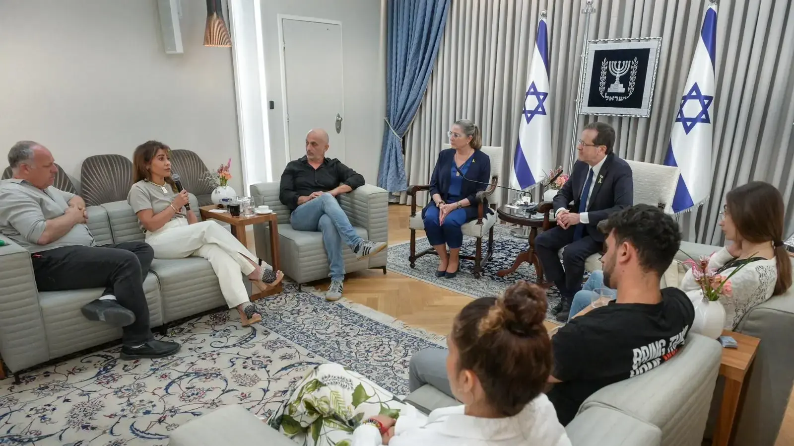 יצחק הרצוג נפגש עם הורי התצפיתניות. 9 בספטמבר 2024 יצחק הרצוג נפגש עם הורי התצפיתניות. 9 בספטמבר 2024