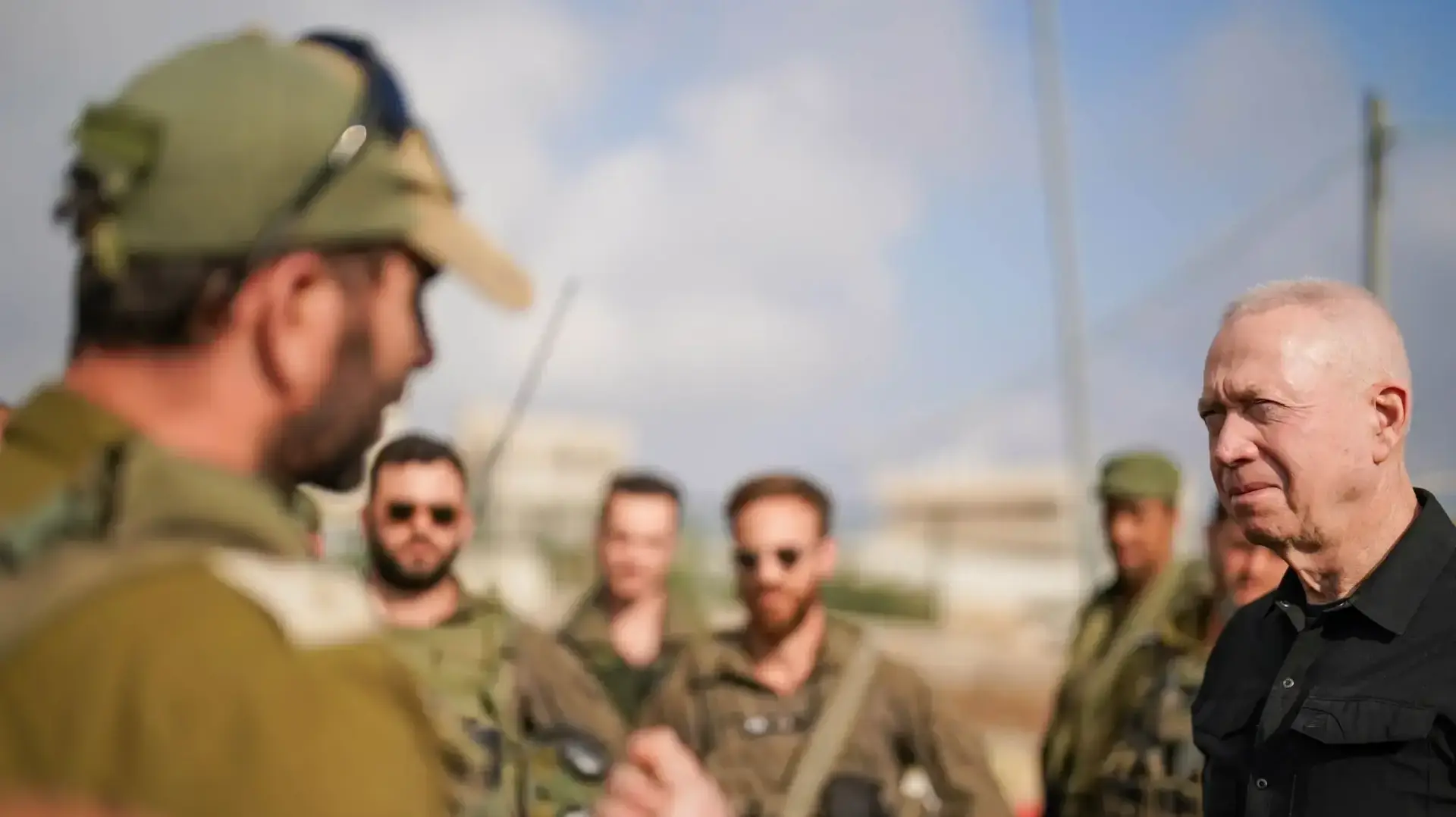 שר הביטחון גלנט בסיכום תרגיל המדמה לחימה קרקעית בשטח לבנון שר הביטחון גלנט בסיכום תרגיל המדמה לחימה קרקעית בשטח לבנון