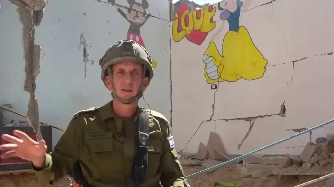 מצורף תיעוד במנהרה בה הוחזקו החטופים כרמל גת , עדן ירושלמי, הירש גולדברג-פולין, אלכסנדר לובנוב , אלמוג סרוסיורס״ר אורי דנינו מצורף תיעוד במנהרה בה הוחזקו החטופים כרמל גת , עדן ירושלמי, הירש גולדברג-פולין, אלכסנדר לובנוב , אלמוג סרוסיורס״ר אורי דנינו