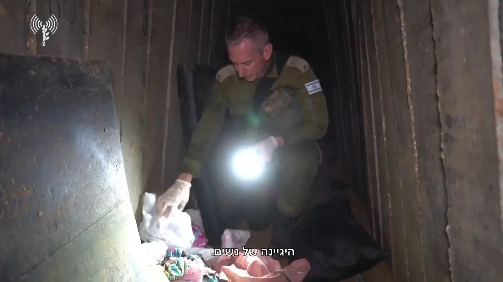 מצורף תיעוד במנהרה בה הוחזקו החטופים כרמל גת , עדן ירושלמי, הירש גולדברג-פולין, אלכסנדר לובנוב , אלמוג סרוסיורס״ר אורי דנינו מצורף תיעוד במנהרה בה הוחזקו החטופים כרמל גת , עדן ירושלמי, הירש גולדברג-פולין, אלכסנדר לובנוב , אלמוג סרוסיורס״ר אורי דנינו