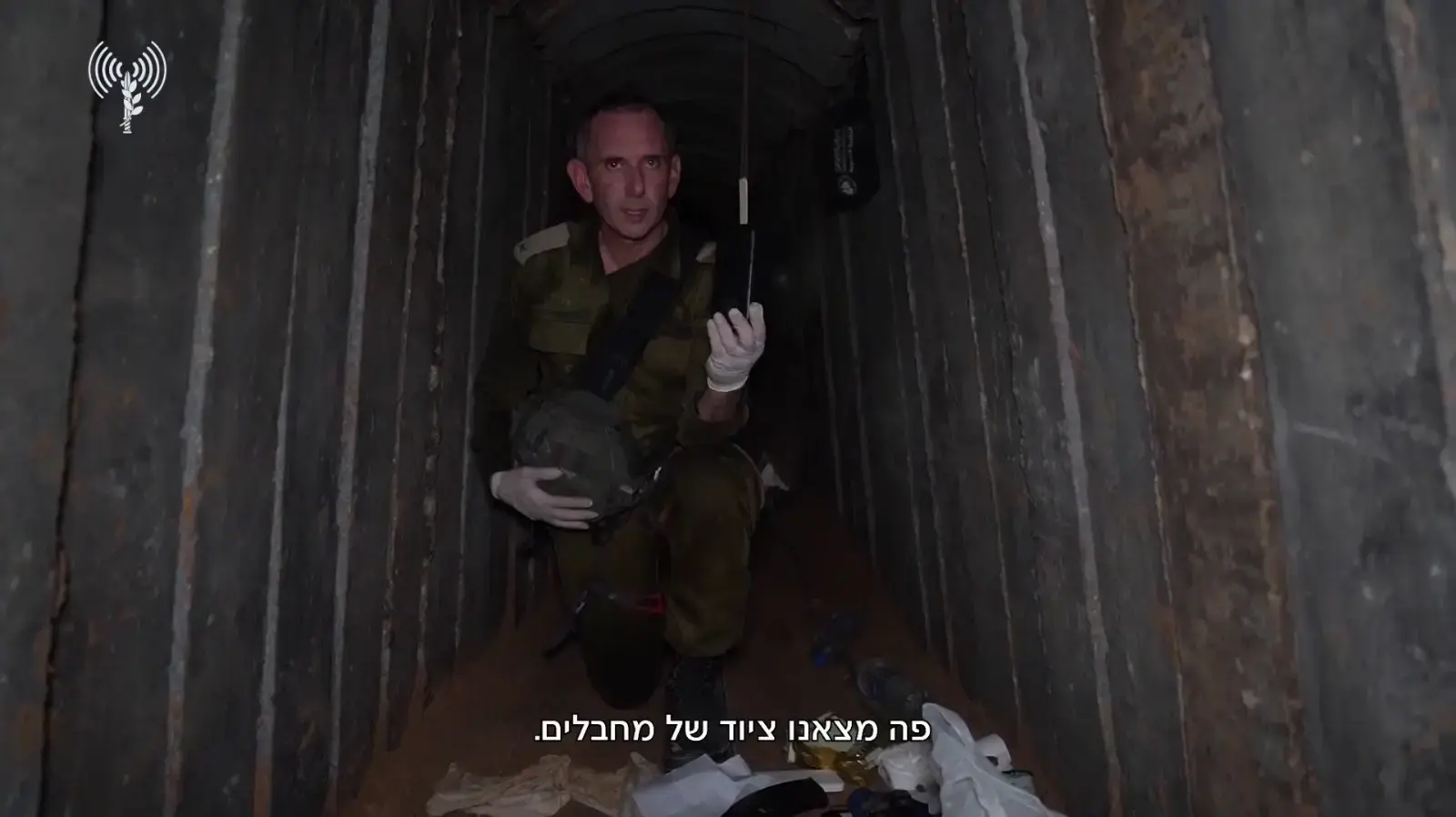 מצורף תיעוד במנהרה בה הוחזקו החטופים כרמל גת , עדן ירושלמי, הירש גולדברג-פולין, אלכסנדר לובנוב , אלמוג סרוסיורס״ר אורי דנינו מצורף תיעוד במנהרה בה הוחזקו החטופים כרמל גת , עדן ירושלמי, הירש גולדברג-פולין, אלכסנדר לובנוב , אלמוג סרוסיורס״ר אורי דנינו