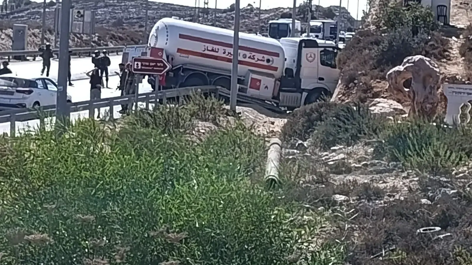 חשד לפיגוע דריסה בבנימין: נהג משאית האיץ לעבר ישראלים בצומת גבעת אסף חשד לפיגוע דריסה בבנימין: נהג משאית האיץ לעבר ישראלים בצומת גבעת אסף