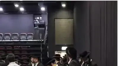 עשרות חרדים קיצונים פוצצו אירוע משותף של חילונים וחרדים שהתכנסו בירושלים .11 בספטמבר 2024 עשרות חרדים קיצונים פוצצו אירוע משותף של חילונים וחרדים שהתכנסו בירושלים .11 בספטמבר 2024