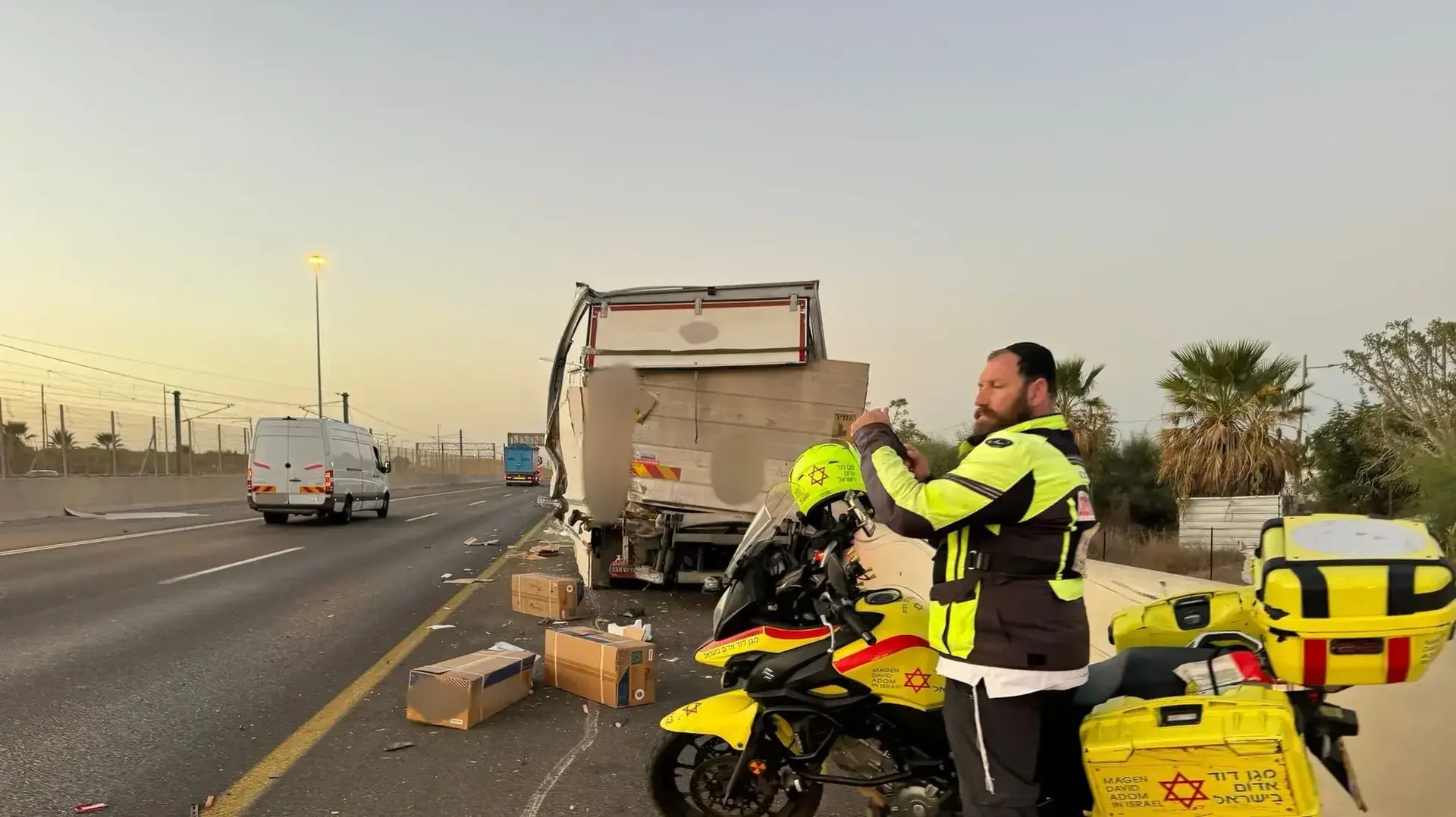 זירת התאונה בכביש 20 סמוך למחלף מבוא איילון, 12 בספטמבר 2024 זירת התאונה בכביש 20 סמוך למחלף מבוא איילון, 12 בספטמבר 2024