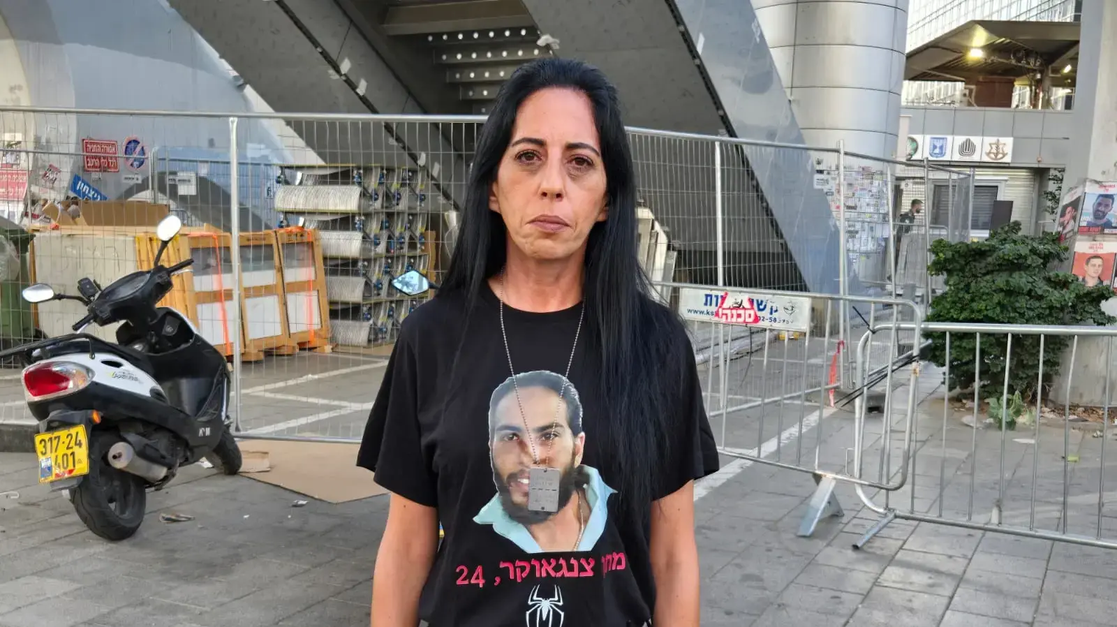 עינב צנגאוקר בהצהרת משפחות החטופים בשער בגין, 14 בספטמבר 2024 עינב צנגאוקר בהצהרת משפחות החטופים בשער בגין, 14 בספטמבר 2024