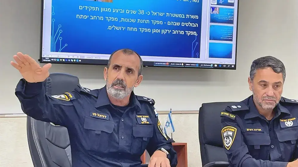 דני לוי, ממ"ז חוף עם הדובר אריה דורון