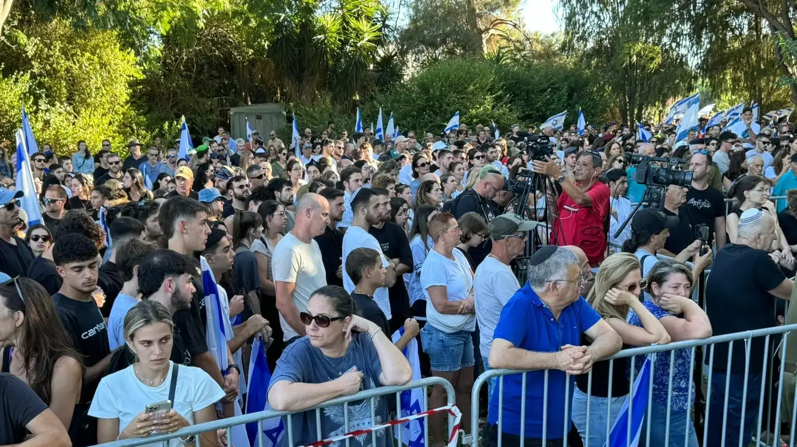 הלווית אגם נעים ,בבית העלמין של קיבוץ משמרות.18 בספטמבר 2024 הלווית אגם נעים ,בבית העלמין של קיבוץ משמרות.18 בספטמבר 2024