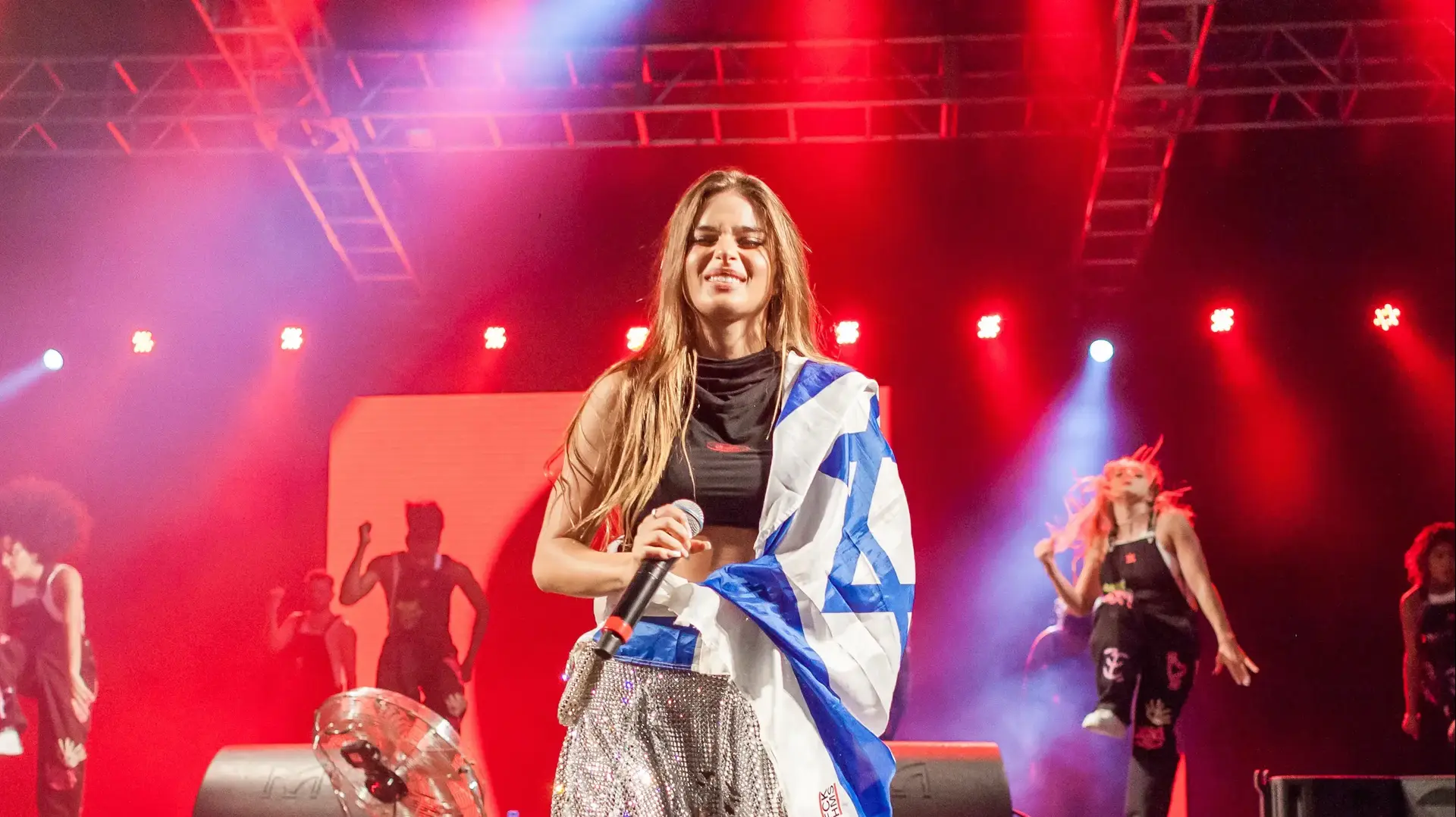 נועה קירל מופיעה בברזיל נועה קירל מופיעה בברזיל