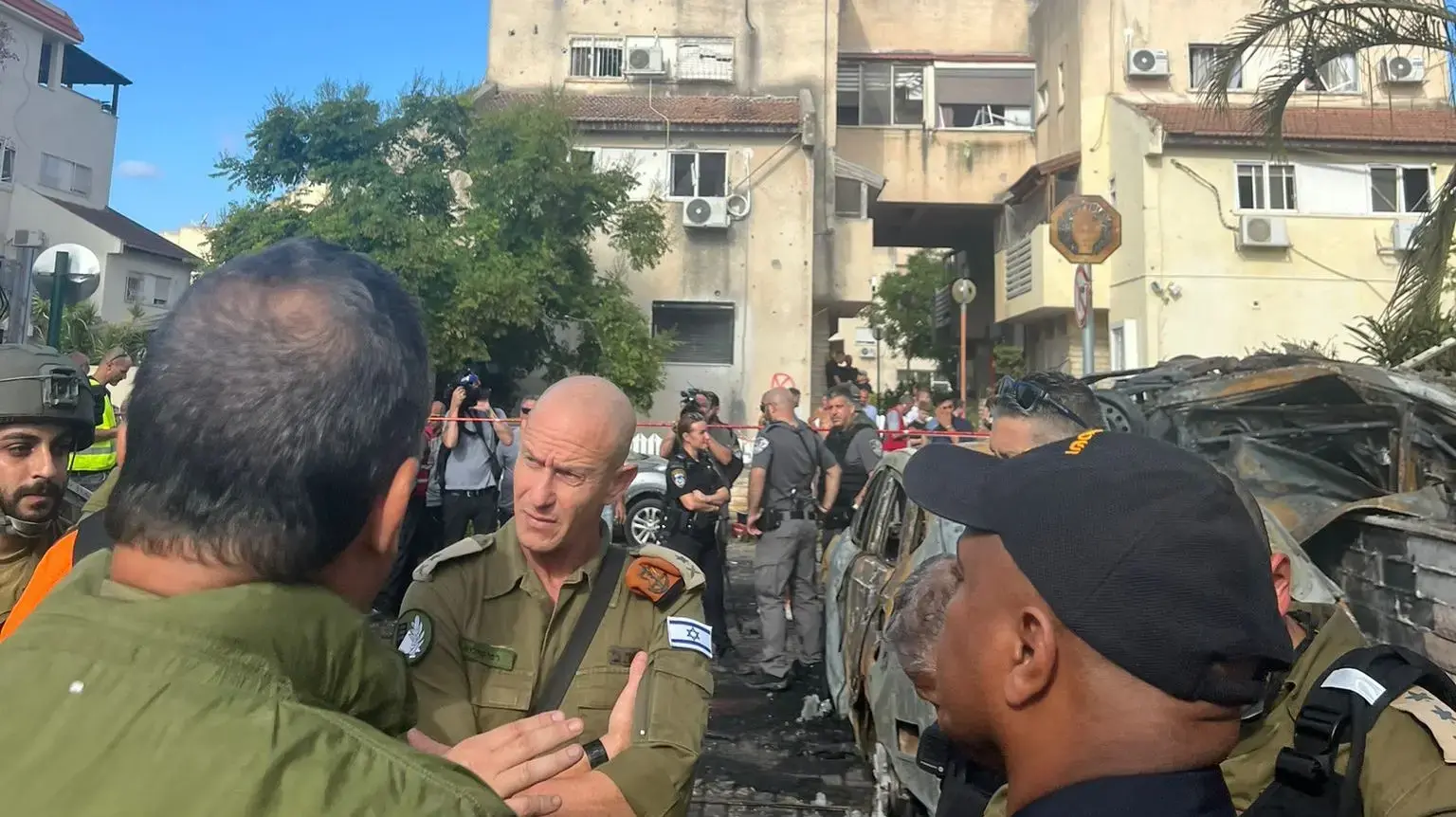 מפקד פיקוד העורף, אלוף רפי מילוא בזירת הנפילה בקריית ביאליק. 22 בספטמבר 2024