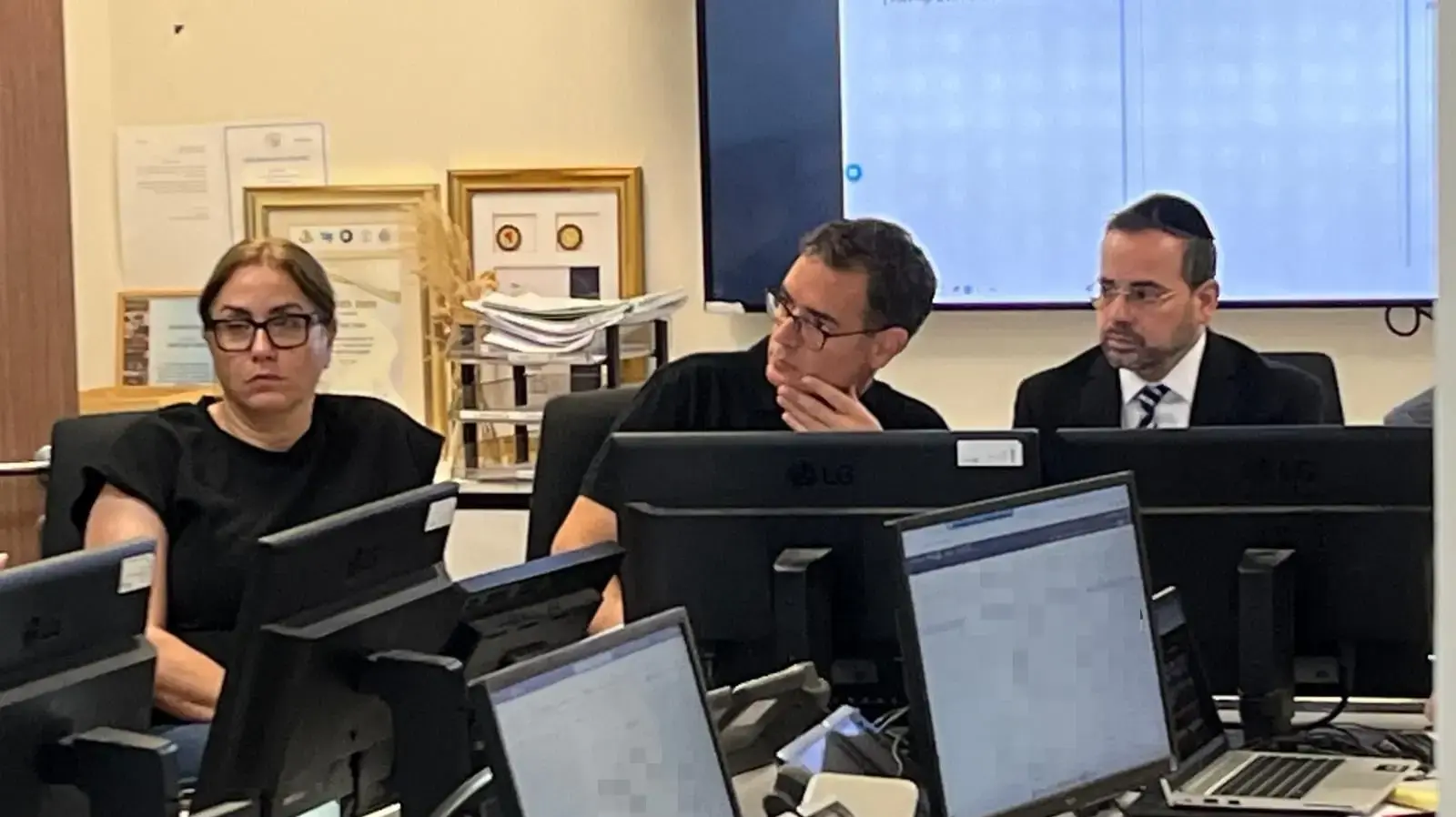 הערכת מצב על רקע המצב הביטחוני בצפון,
שר הבריאות אוריאל בוסו , מנכ"ל משרד הבריאות בר סימן טוב, וראשי המערכת בחמ"ל משרד הבריאות .22 בספטמבר 2024 הערכת מצב על רקע המצב הביטחוני בצפון,
שר הבריאות אוריאל בוסו , מנכ"ל משרד הבריאות בר סימן טוב, וראשי המערכת בחמ"ל משרד הבריאות .22 בספטמבר 2024