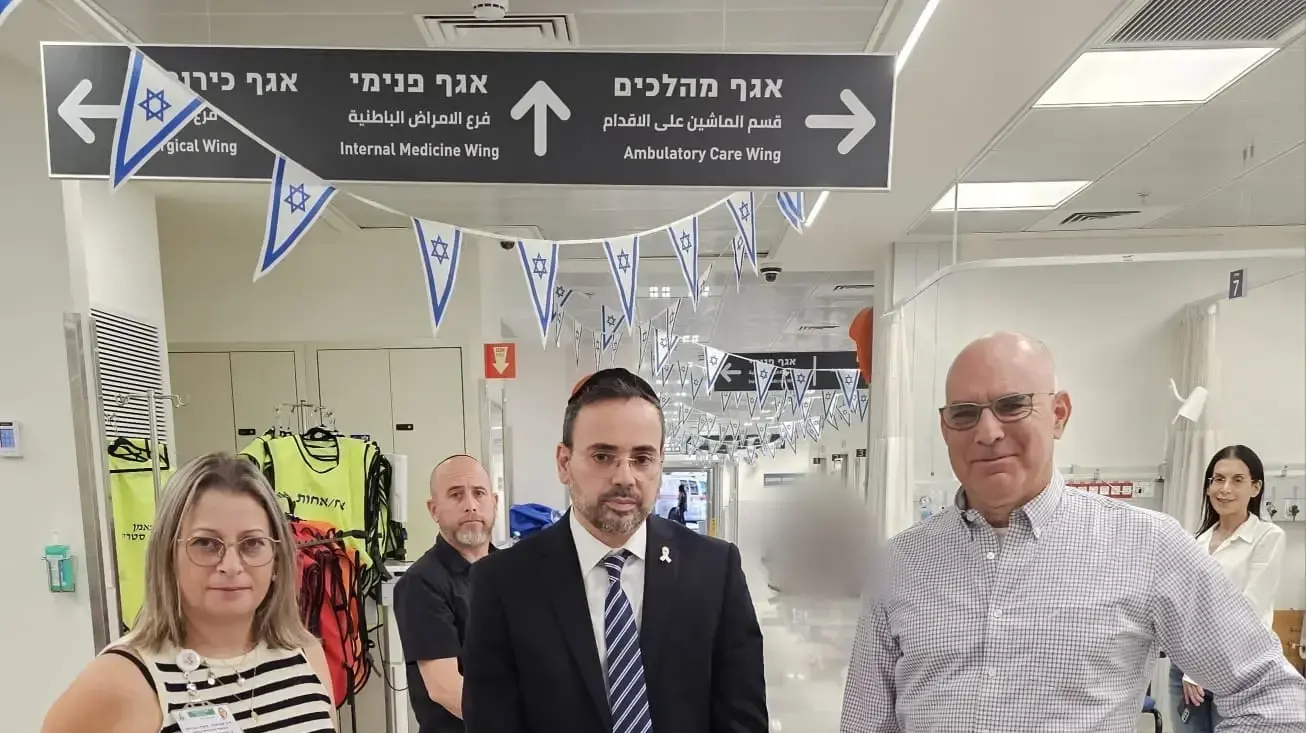 שר הבריאות אוריאל בוסו, סמנכ"ל המרכז הרפואי בני ציון ד"ר ארז כרמון, עוזרת מנכ"ל ד"ר סוראיה סעיד.המרכז הרפואי חיפה 22 בספטמבר 2024 שר הבריאות אוריאל בוסו, סמנכ"ל המרכז הרפואי בני ציון ד"ר ארז כרמון, עוזרת מנכ"ל ד"ר סוראיה סעיד.המרכז הרפואי חיפה 22 בספטמבר 2024