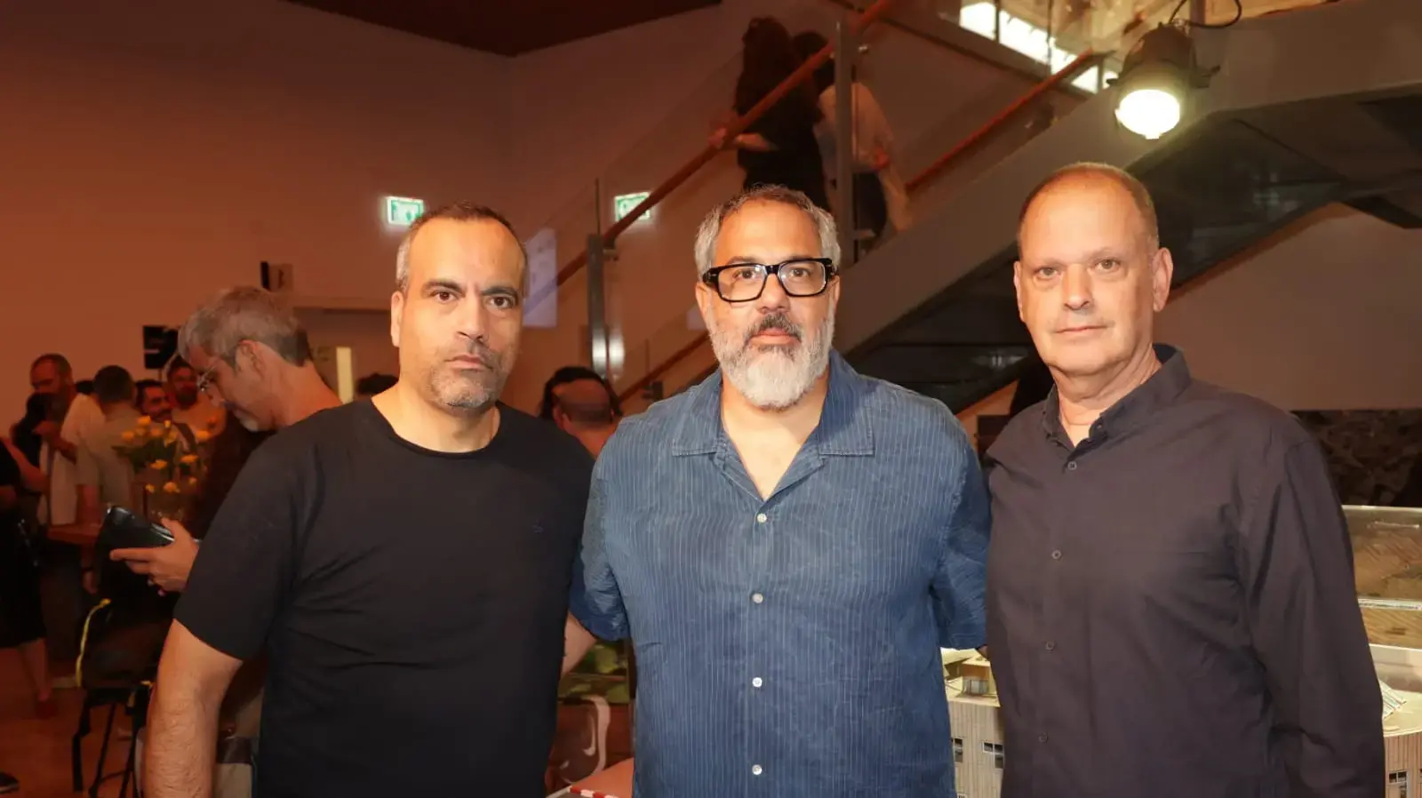 יו"ר תאגיד השידור כאן גיל עומר, מנכ"ל התאגיד גולן יוכפז וליאור לנדנברג ראש חטיבת החדשות בתאגיד, באירוע הצגת התכנים של תאגיד כאן במלאת שנה לטבח ה-7 באוקטובר, היכל התרבות תל אביב, 23 בספטמבר 2024 יו"ר תאגיד השידור כאן גיל עומר, מנכ"ל התאגיד גולן יוכפז וליאור לנדנברג ראש חטיבת החדשות בתאגיד, באירוע הצגת התכנים של תאגיד כאן במלאת שנה לטבח ה-7 באוקטובר, היכל התרבות תל אביב, 23 בספטמבר 2024