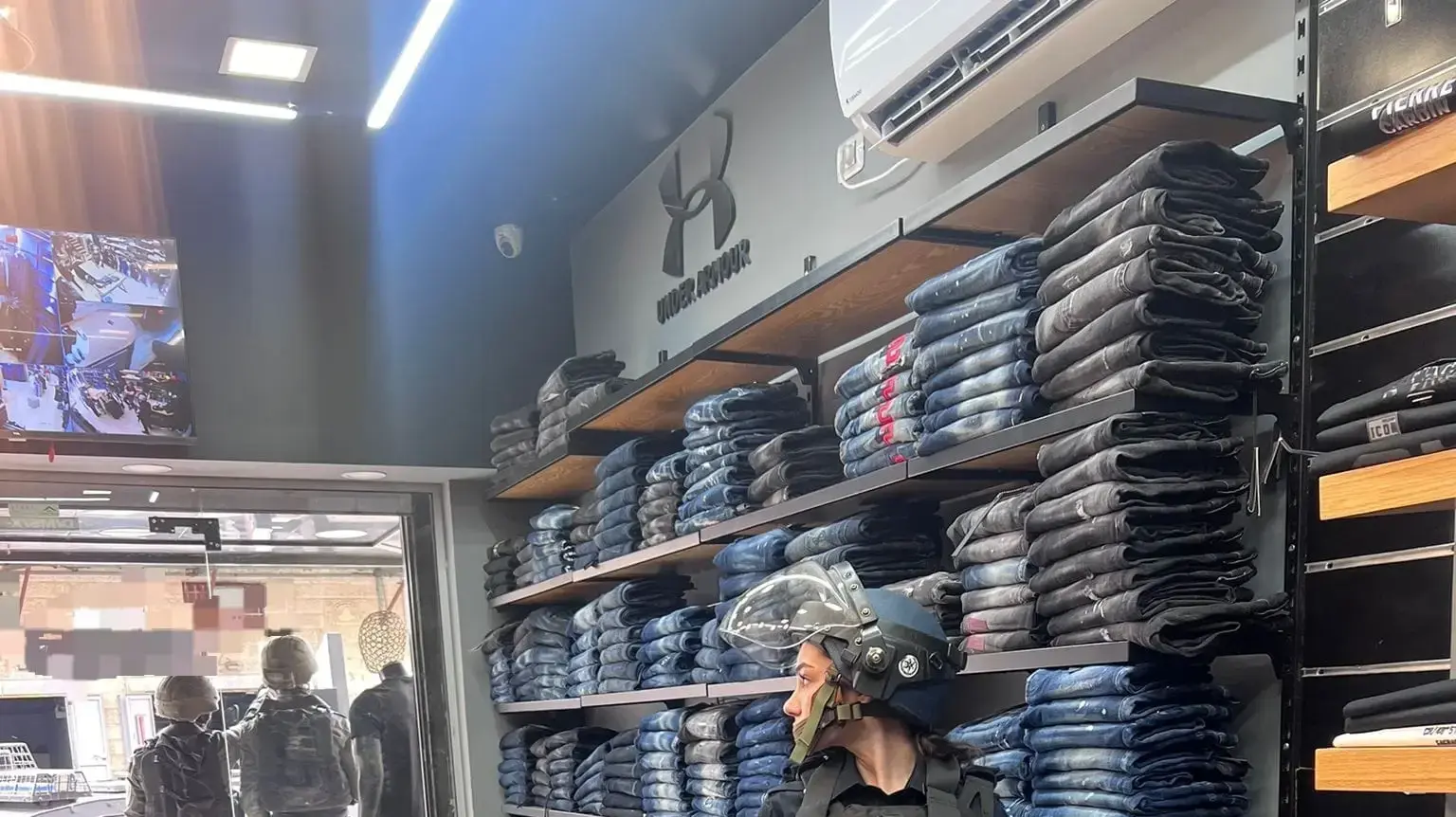 פעילות המשטרה בכפרים נעלין ודיר קדיס לאכיפת עבירות של החזקה ומכירת סחורות מזויפות ובלתי חוקיות . 23 בספטמבר 2024