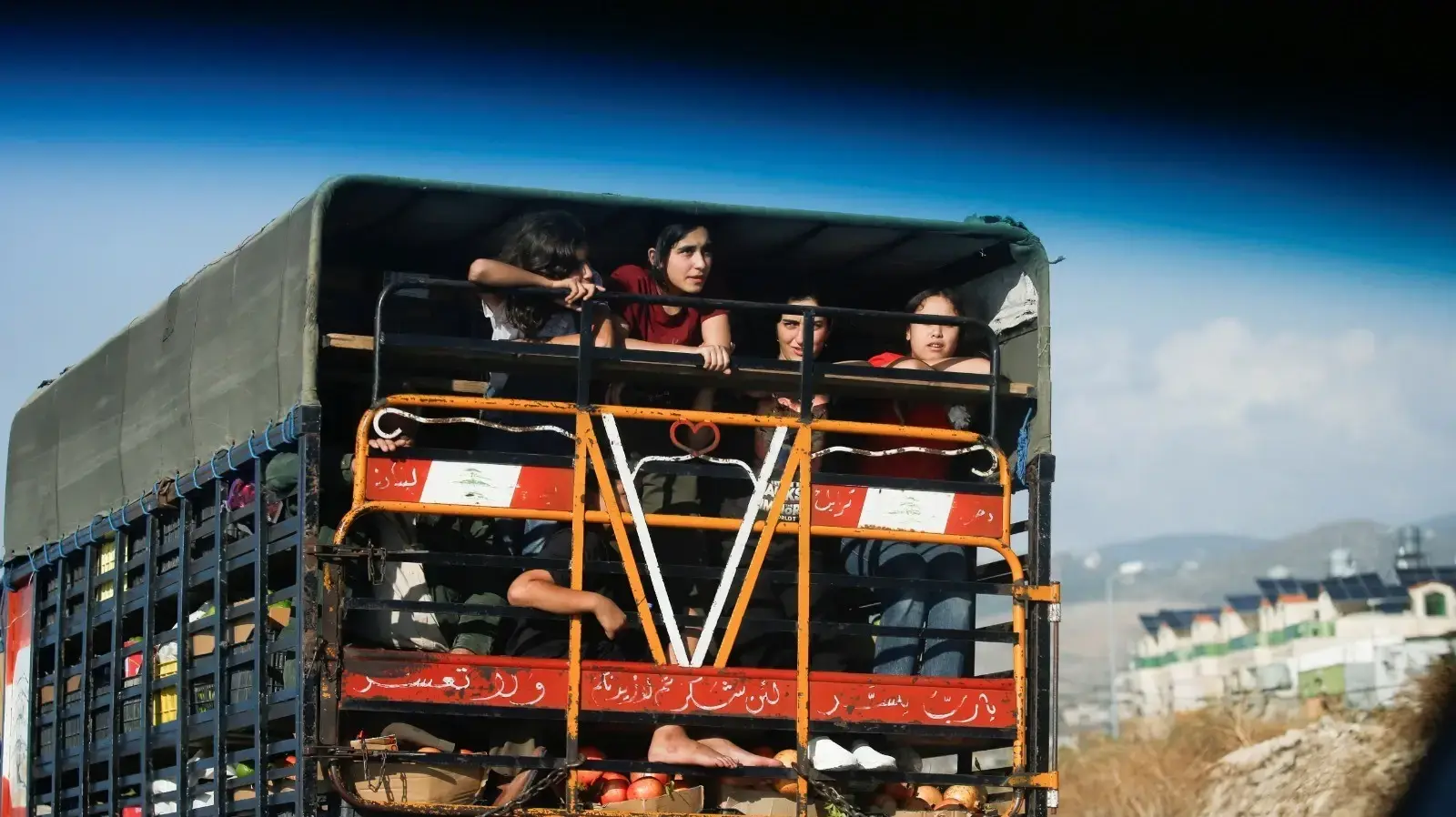 תושבים נמלטים מדרום לבנון צפונה בעקבות התקיפות של חיל האוויר, 23 בספטמבר 2024 תושבים נמלטים מדרום לבנון צפונה בעקבות התקיפות של חיל האוויר, 23 בספטמבר 2024
