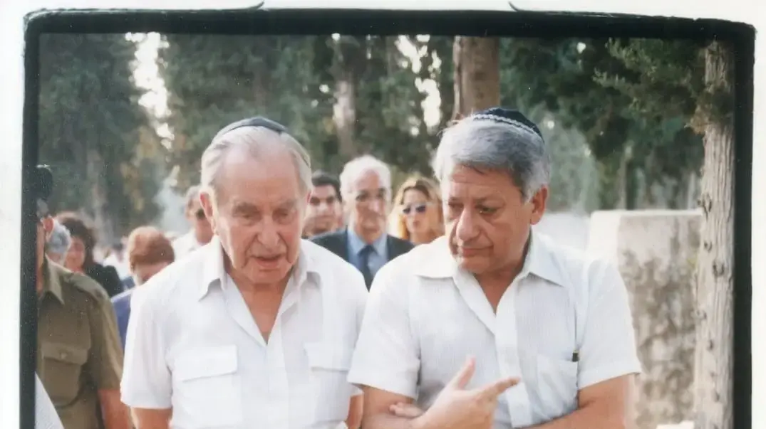 רוברט דסה עם נשיא חיים הרצוג רוברט דסה עם נשיא חיים הרצוג
