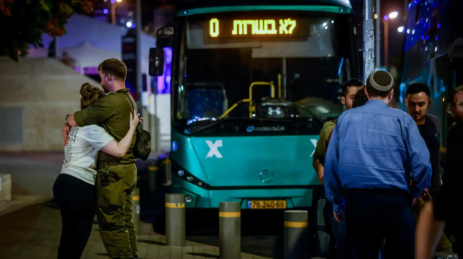 חייל נפרד ממשפחתו בדרכו למילואים בפיקוד צפון, ירושלים, 25 בספטמבר 2024 חייל נפרד ממשפחתו בדרכו למילואים בפיקוד צפון, ירושלים, 25 בספטמבר 2024