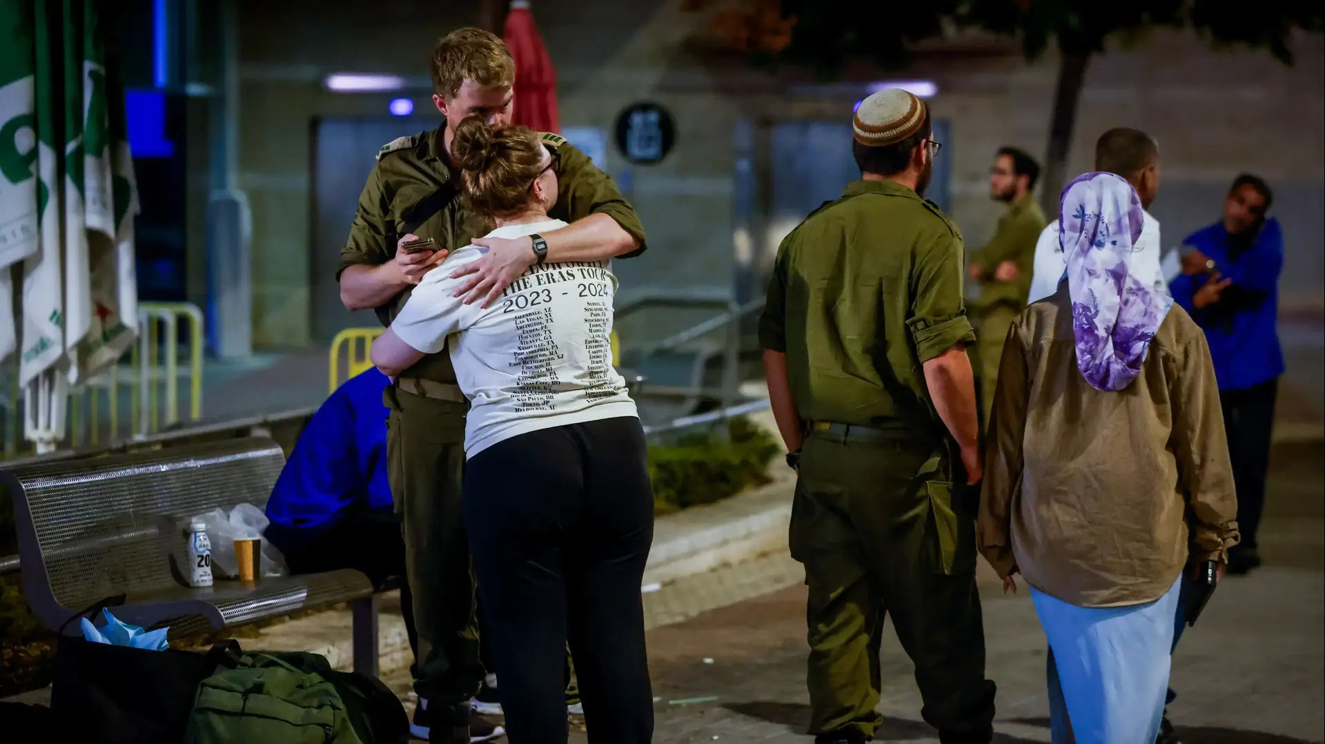 חייל נפרד ממשפחתו בדרכו למילואים בפיקוד צפון, ירושלים, 25 בספטמבר 2024 חייל נפרד ממשפחתו בדרכו למילואים בפיקוד צפון, ירושלים, 25 בספטמבר 2024