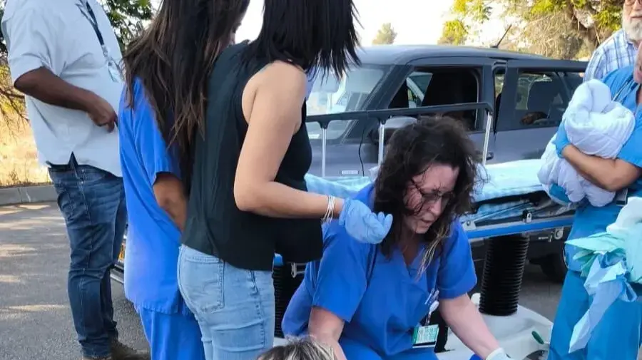 אישה ילדה בחניון מחוץ למרכז הרפואי קפלן.26 בספטמבר 2024 אישה ילדה בחניון מחוץ למרכז הרפואי קפלן.26 בספטמבר 2024