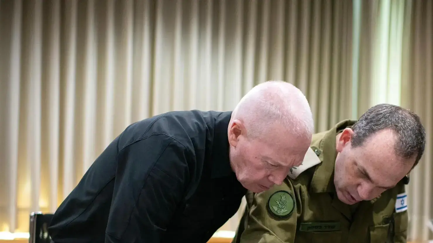שר הביטחון ,יואב גלנט וראש אמ״ץ , עודד בסיוק , 26 בספטמבר 2024 שר הביטחון ,יואב גלנט וראש אמ״ץ , עודד בסיוק , 26 בספטמבר 2024