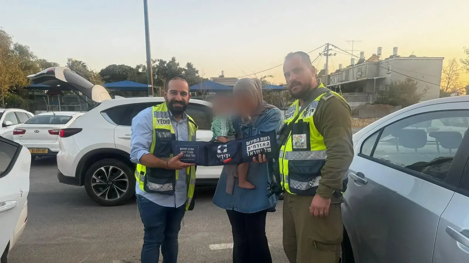 מתנדבי ידידים מחלצים תינוק שננעל בשגגה ברכב, 26 בספטמבר 2024 מתנדבי ידידים מחלצים תינוק שננעל בשגגה ברכב, 26 בספטמבר 2024