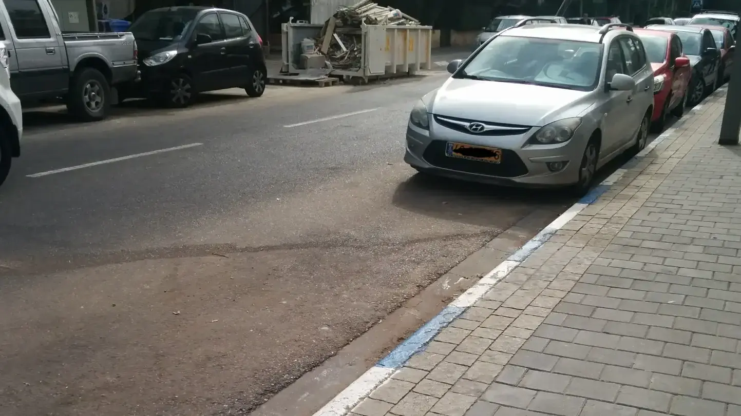 אילוסטרציה חנייה כחול לבן 