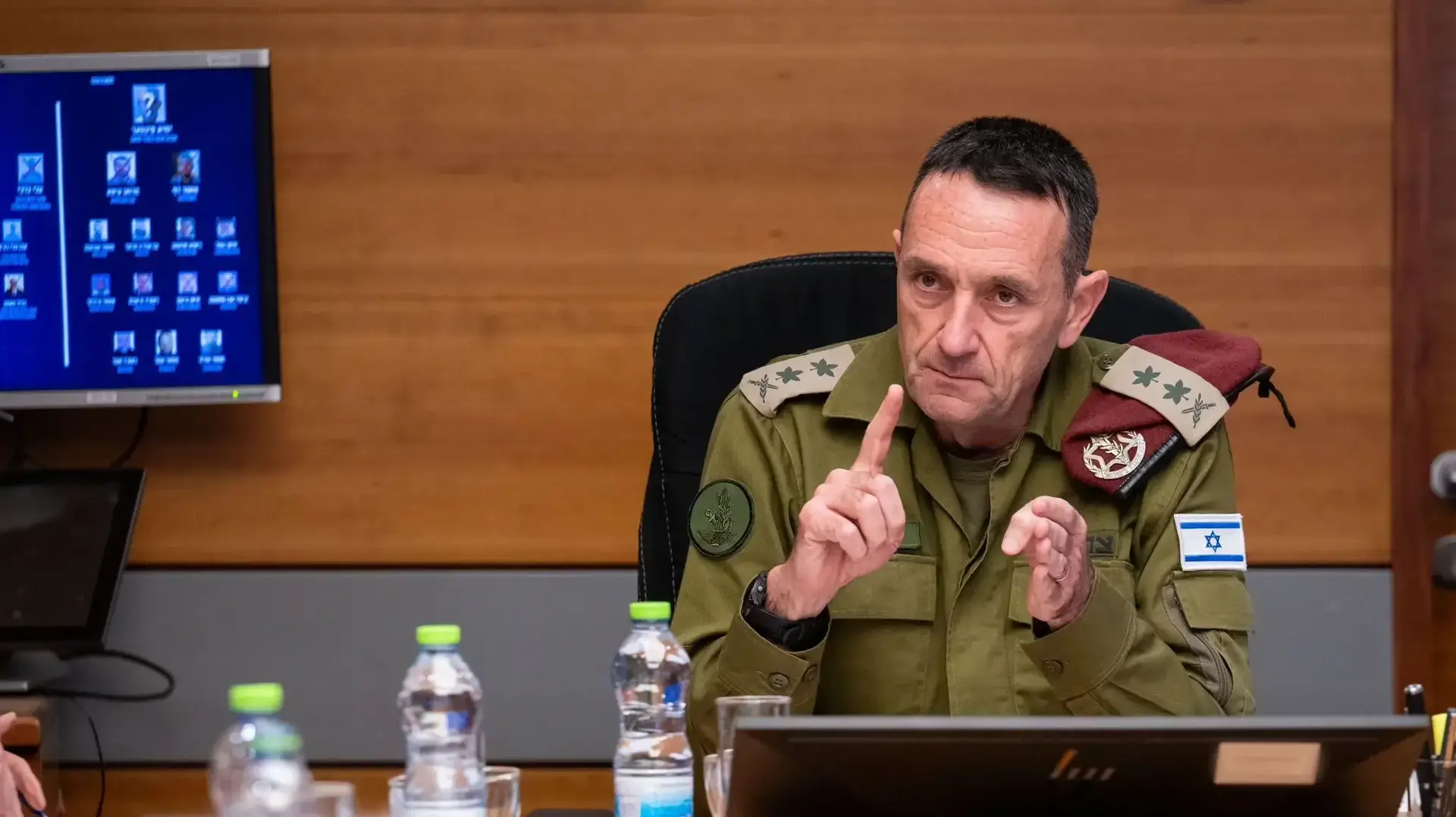 הרמטכ״ל בהערכת מצב בזמן התקיפה בתימן: אנחנו יודעים להגיע רחוק, יודעים להגיע גם יותר רחוק, ולתקוף שם מדויק. 29 בספטמבר 2024 הרמטכ״ל בהערכת מצב בזמן התקיפה בתימן: אנחנו יודעים להגיע רחוק, יודעים להגיע גם יותר רחוק, ולתקוף שם מדויק. 29 בספטמבר 2024