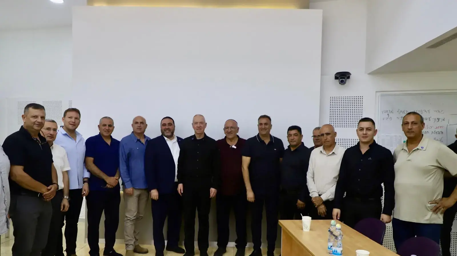 פורום ראשי הישובים בקו העימות במפגש עם שר הבטחון פורום ראשי הישובים בקו העימות במפגש עם שר הבטחון