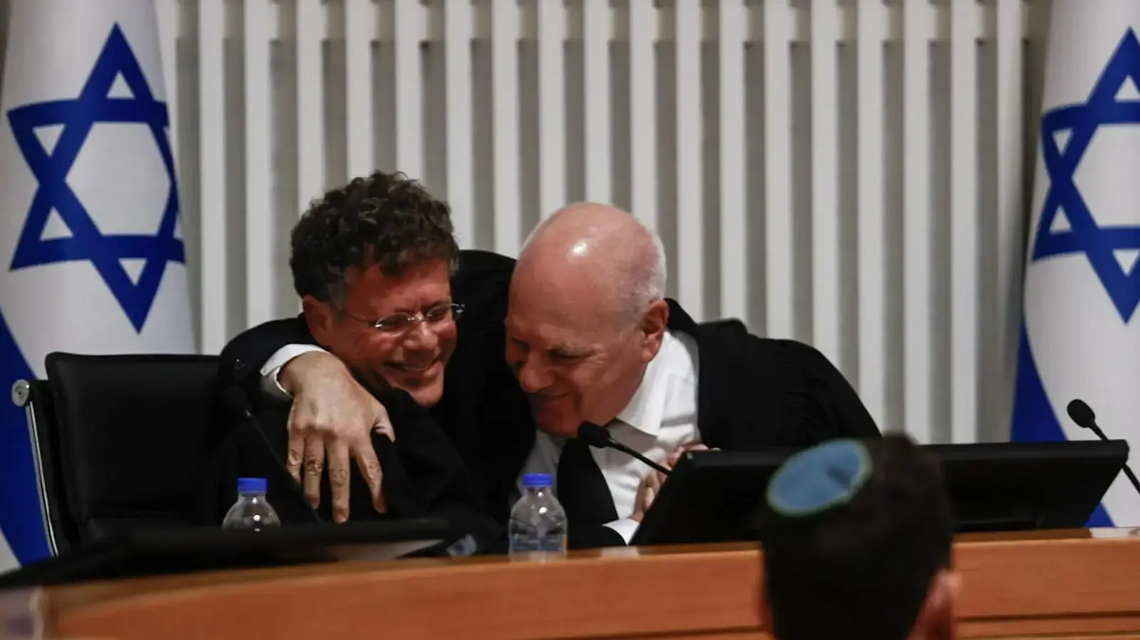 עוזי פוגלמן והשופט יצחק עמית, טקס פרישת ממלא מקום נשיא בית המשפט העליון, השופט עוזי פוגלמן, ביה""מ העליון, 1 באוקטובר 2024 עוזי פוגלמן והשופט יצחק עמית, טקס פרישת ממלא מקום נשיא בית המשפט העליון, השופט עוזי פוגלמן, ביה""מ העליון, 1 באוקטובר 2024