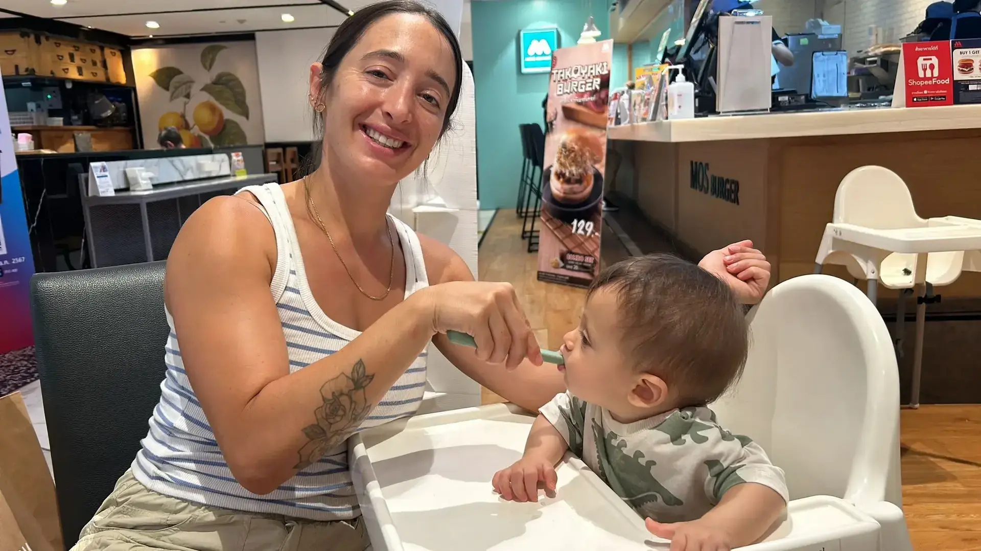 ענבר שגב ויגדר, שנרצחה בפיגוע ביפו, ובנה ארי ענבר שגב ויגדר, שנרצחה בפיגוע ביפו, ובנה ארי