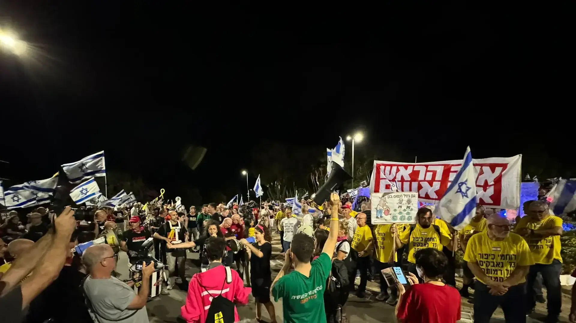 הפגנה מול מעון ראש הממשלה, קיסריה, 5 באוקטובר 2024 הפגנה מול מעון ראש הממשלה, קיסריה, 5 באוקטובר 2024