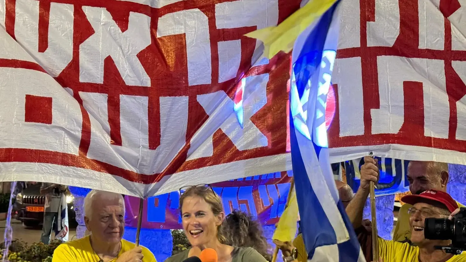 שקמה ברסלר, הפגנה מול מעון ראש הממשלה, קיסריה, 5 באוקטובר 2024 שקמה ברסלר, הפגנה מול מעון ראש הממשלה, קיסריה, 5 באוקטובר 2024