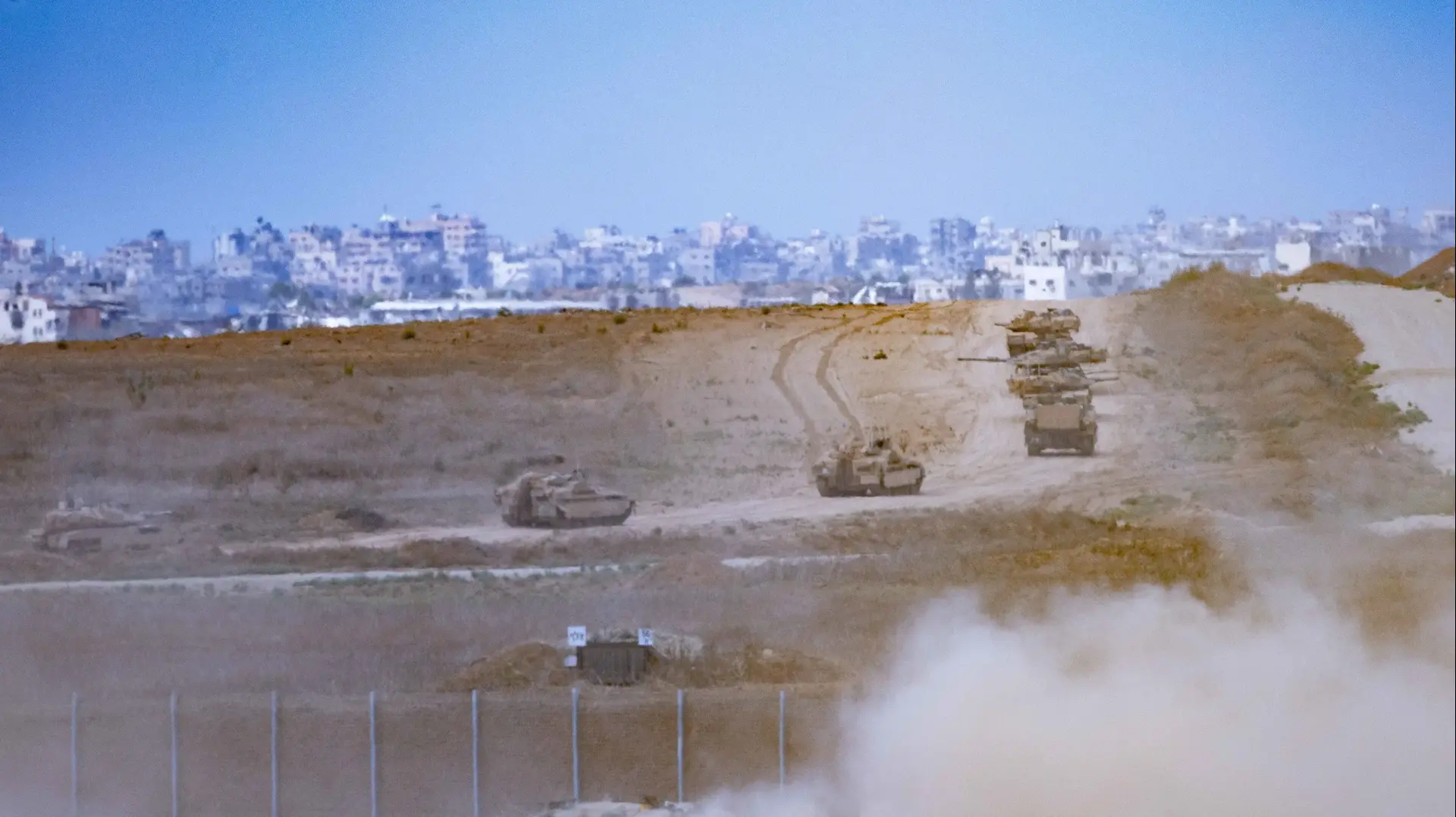 טנקים צבאיים קרוב לגבול עזה, עוטף עזה, 6 באוקטובר 2024 טנקים צבאיים קרוב לגבול עזה, עוטף עזה, 6 באוקטובר 2024