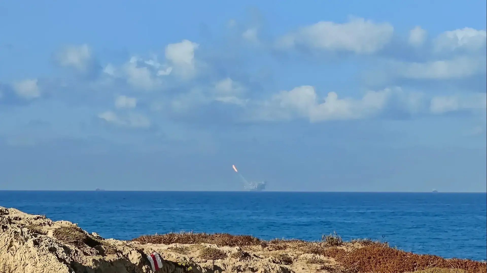 אסדת הגז לוויתן מול קיסריה הופעל הלפיד אסדת הגז לוויתן מול קיסריה הופעל הלפיד
