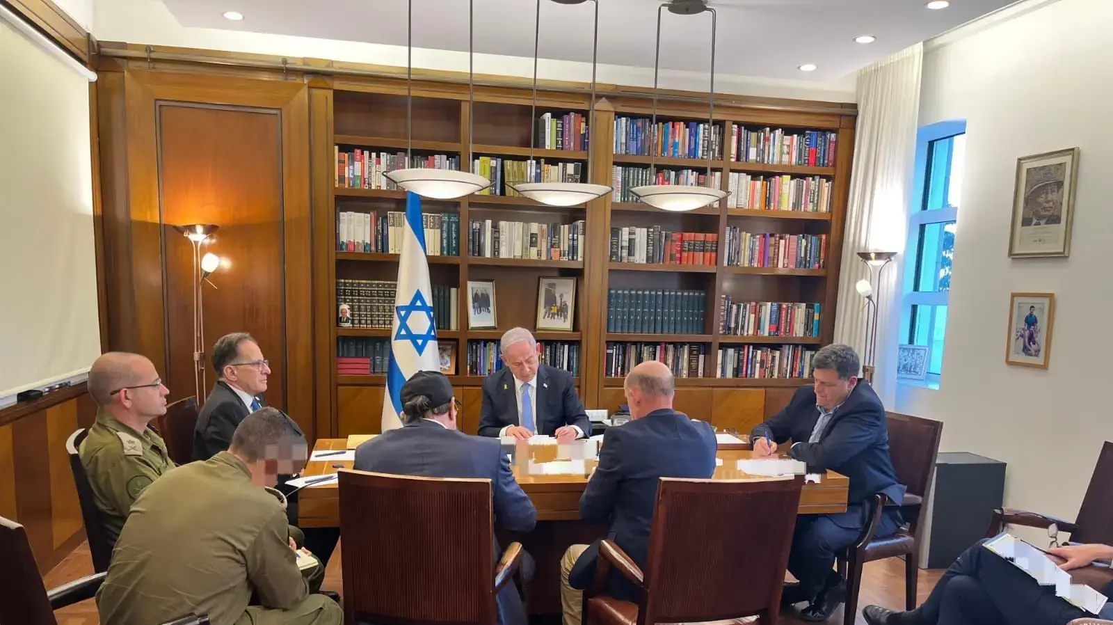ראש הממשלה , בנימין נתניהו , בשיחה עם נשיא ארצות-הברית, ג'ו ביידן, לשכת ראש הממשלה בירושלים.
ראש הממשלה , בנימין נתניהו , בשיחה עם נשיא ארצות-הברית, ג'ו ביידן, לשכת ראש הממשלה בירושלים.