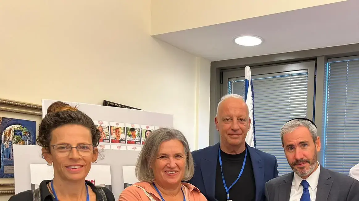 משמאל פנינה בורנשטיין, מרסלה שלח, יורם אבן צור, ח"כ יוסף טייב משמאל פנינה בורנשטיין, מרסלה שלח, יורם אבן צור, ח"כ יוסף טייב