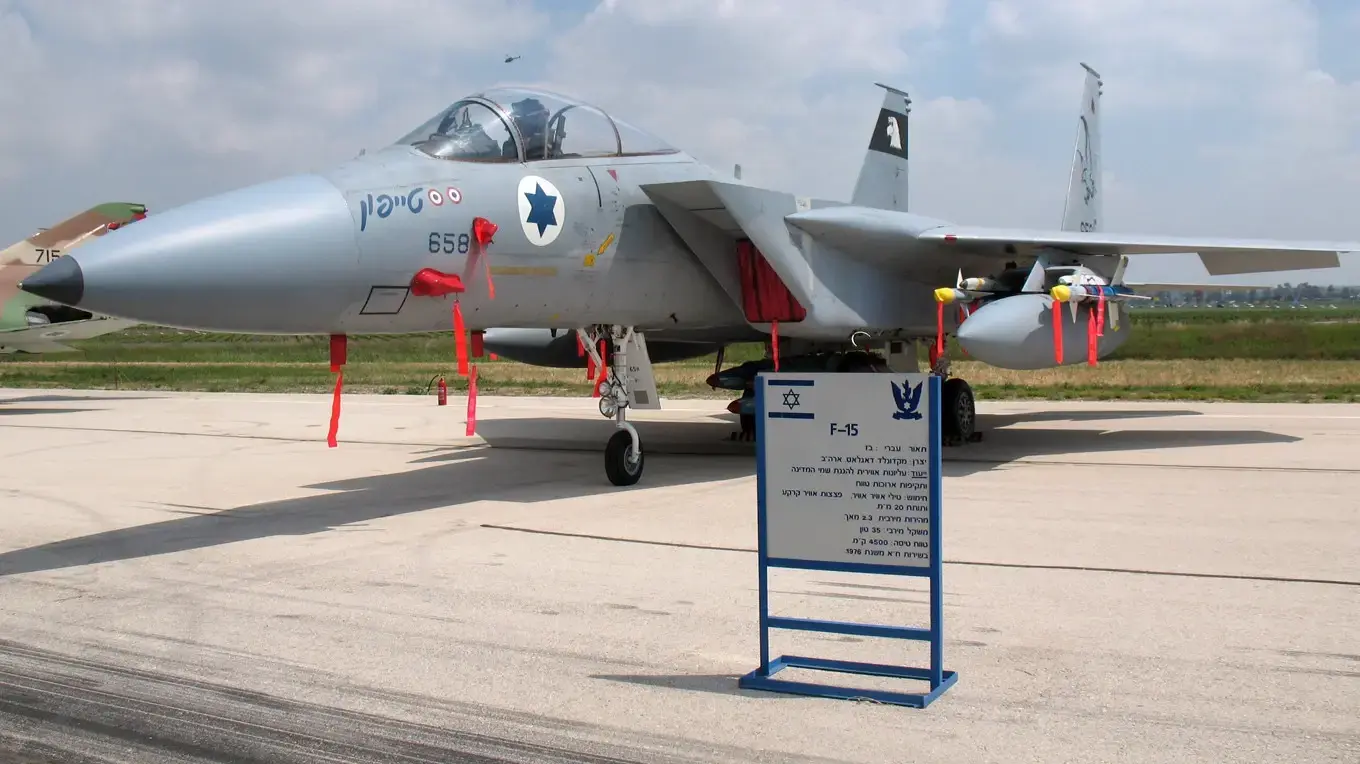 אף-15 טייפון בשירות חיל האויר אף-15 טייפון בשירות חיל האויר