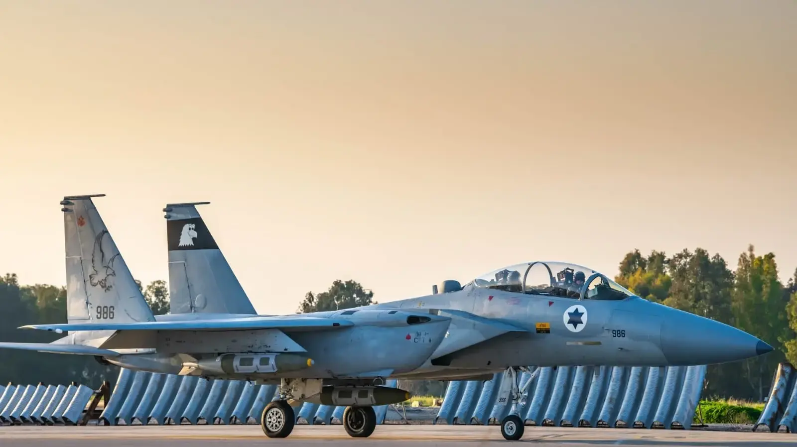 אף 15 חרב ברזל יוצא לגיחה חמוש בפצצות JDAM מונחות GPS אף 15 חרב ברזל יוצא לגיחה חמוש בפצצות JDAM מונחות GPS
