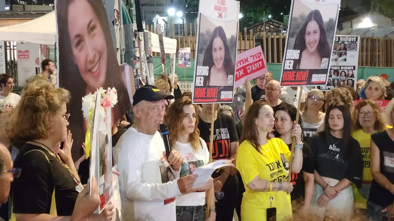 שאול לוי, סבא של נעמה לוי בצעדת מחאה עם משפחות חטופים, כיכר רבין ,10 לאוקטובר 2024 שאול לוי, סבא של נעמה לוי בצעדת מחאה עם משפחות חטופים, כיכר רבין ,10 לאוקטובר 2024