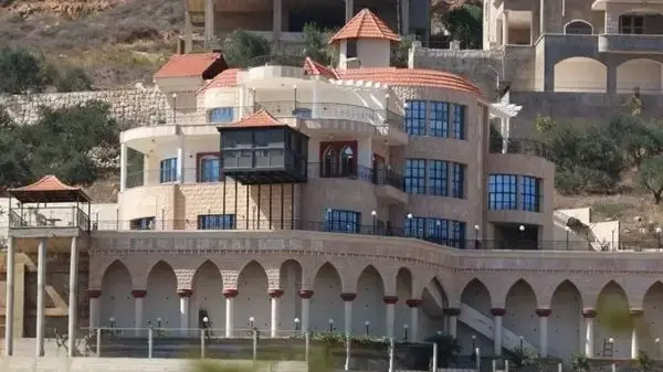 וילה עצומת מימדים בכפר אל עדיסה בלבנון וילה עצומת מימדים בכפר אל עדיסה בלבנון