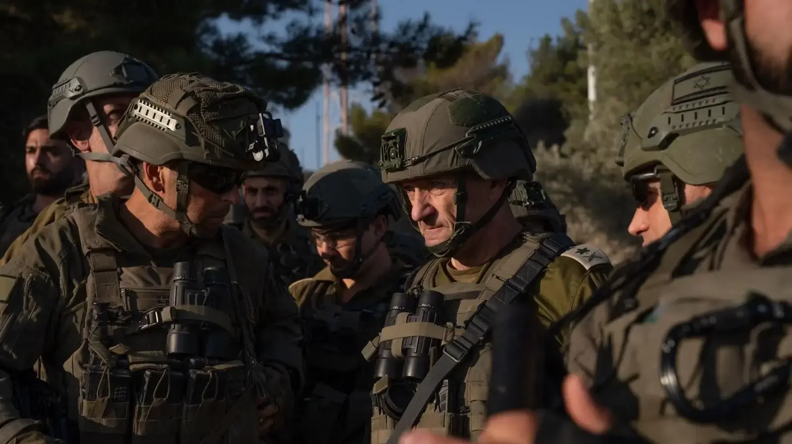 הרמטכ״ל, רב-אלוף הרצי הלוי וראש שירות הביטחון הכללי, רונן בר קיימו הערכת מצב משותפת בדרום לבנון עם מפקד פיקוד הצפון