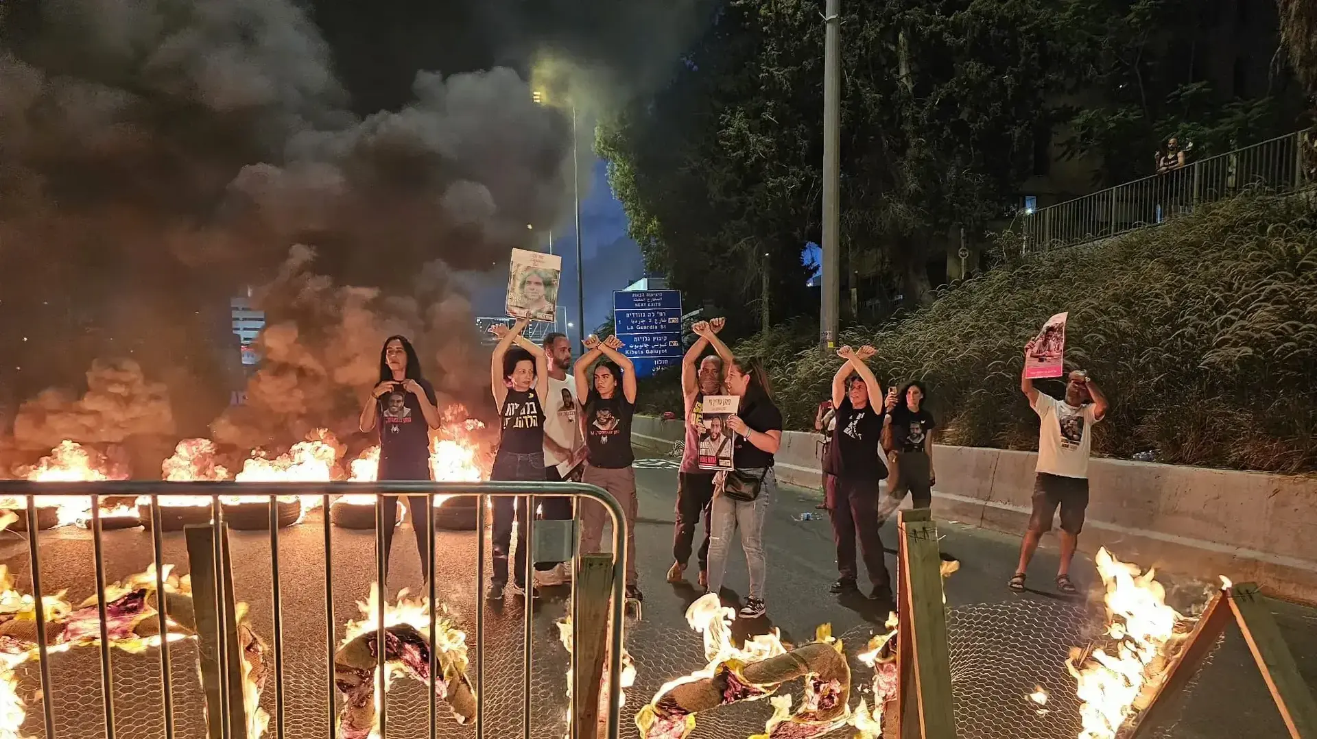 משפחות החטופים חוסמות את איילון בצאת כיפור, 12 באוקטובר 2024 משפחות החטופים חוסמות את איילון בצאת כיפור, 12 באוקטובר 2024