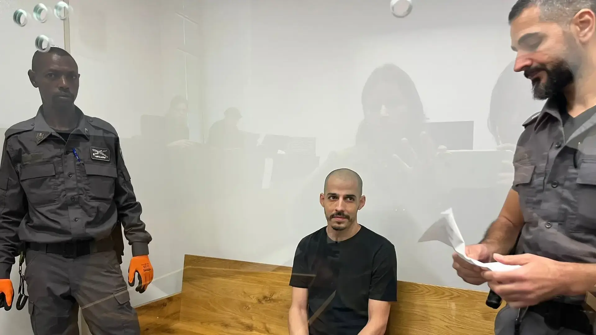 רועי יפרח נאשם שהתחזה ללוחם ולשוטר וגנב נשק. ביהמ"ש מחוזי תל אביב 
