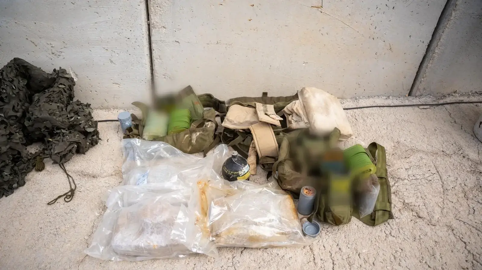 אמצעי לחימה שאותרו במנהרה בתוך לבנון אמצעי לחימה שאותרו במנהרה בתוך לבנון