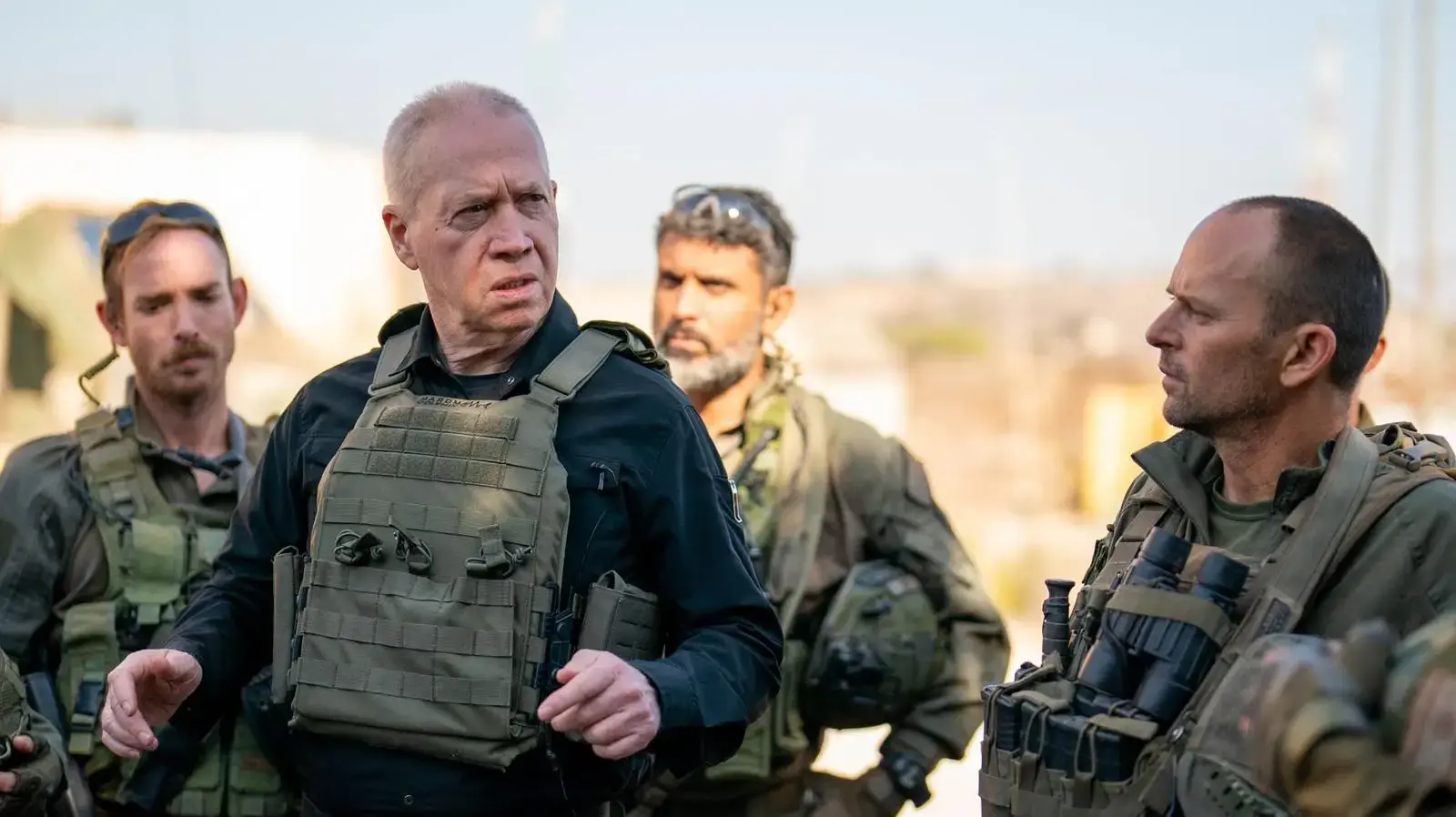 שר הביטחון יואב גלנט, קיים תצפית והערכת מצב עם מפקד אוגדה 91 תת-אלוף שי קלפר, גבול הצפון, 13 באוקטובר 2024 שר הביטחון יואב גלנט, קיים תצפית והערכת מצב עם מפקד אוגדה 91 תת-אלוף שי קלפר, גבול הצפון, 13 באוקטובר 2024